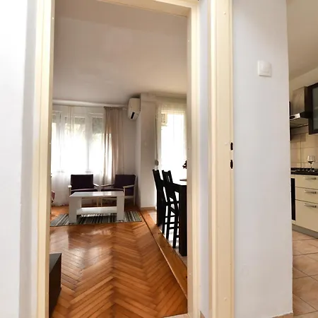 Cozy 16a Apartment