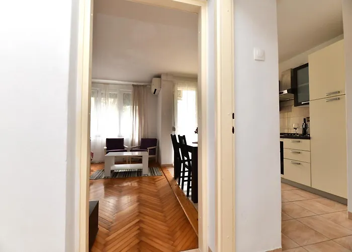 Cozy 16a Apartment